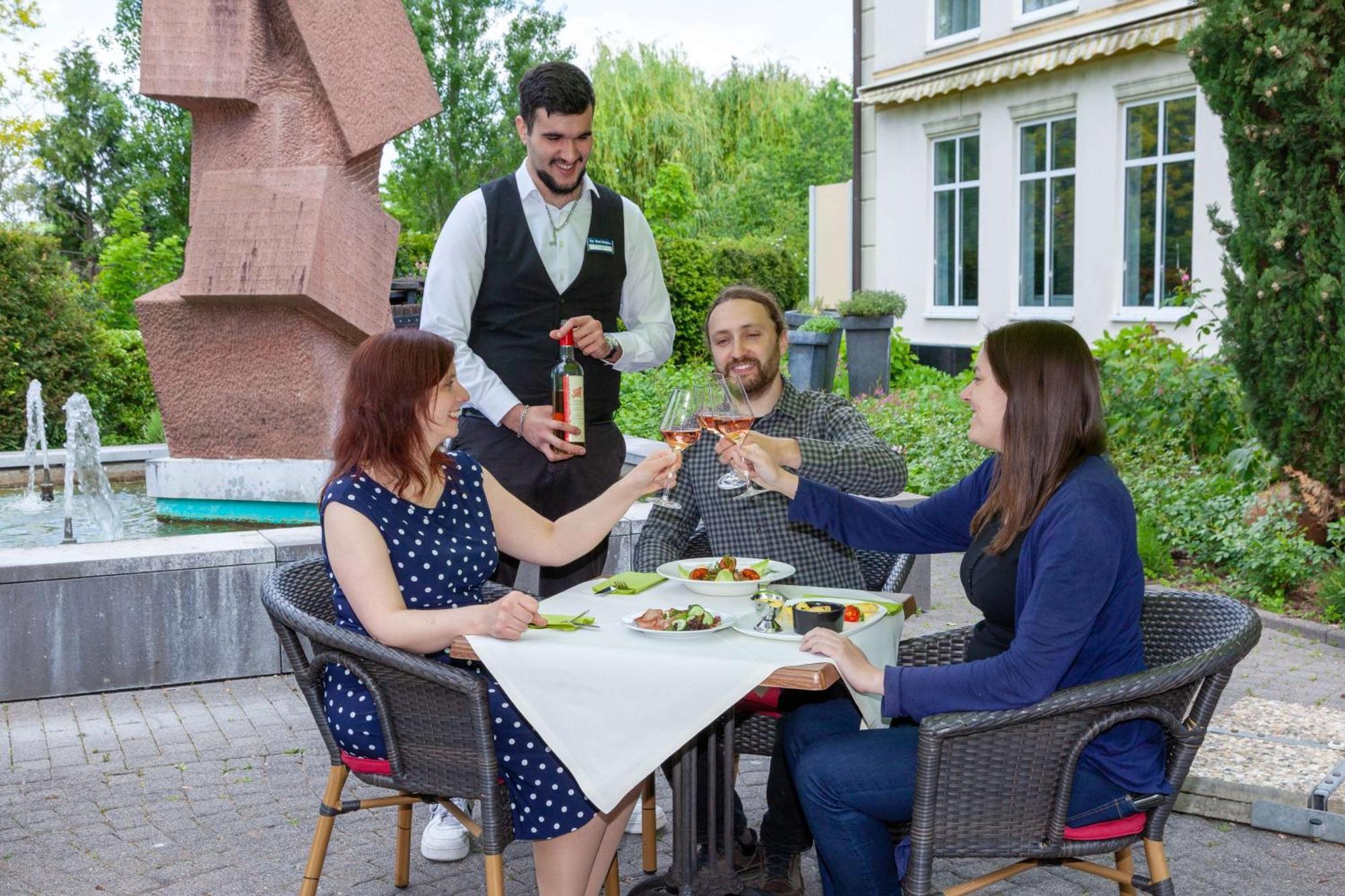 Best Western Wein- Und Parkhotel Нирштайн Экстерьер фото